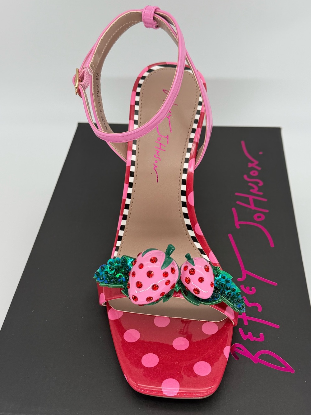 NIB Betsey Johnson Addison Strawberry Polka Dot Heels Size 9 - Picture 3 of 7